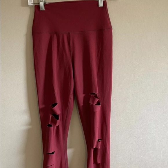 ALO High Waist Ripped Warrior Leggings in Maroon Red XS - Picture 2 of 5